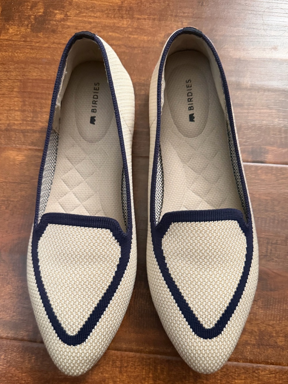 Birdies Women's Beige Knit Pointed Loafers with Navy Trim size 7.5